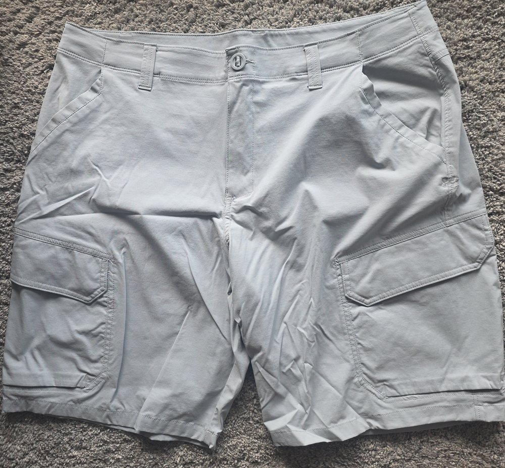 Under Armour Men's Light Gray Cargo Shorts